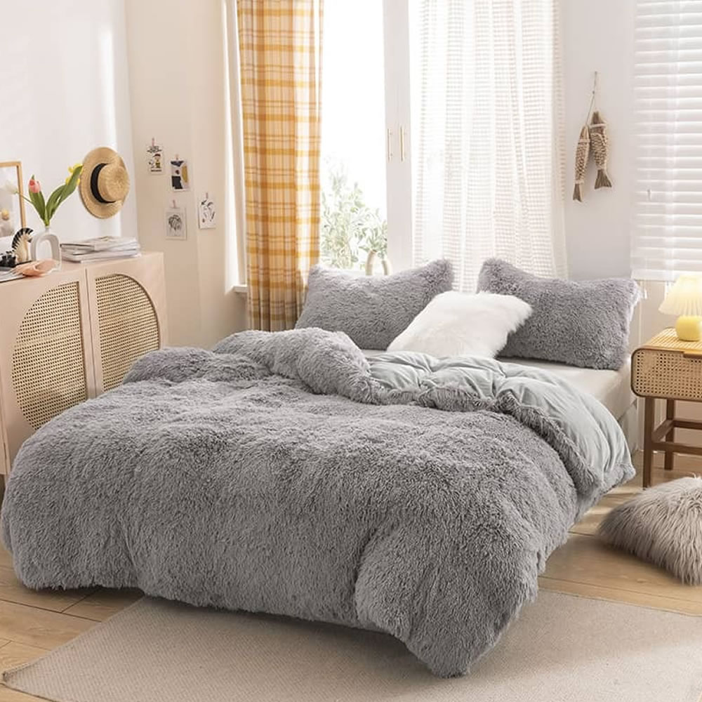 * Faux Fur Comforter