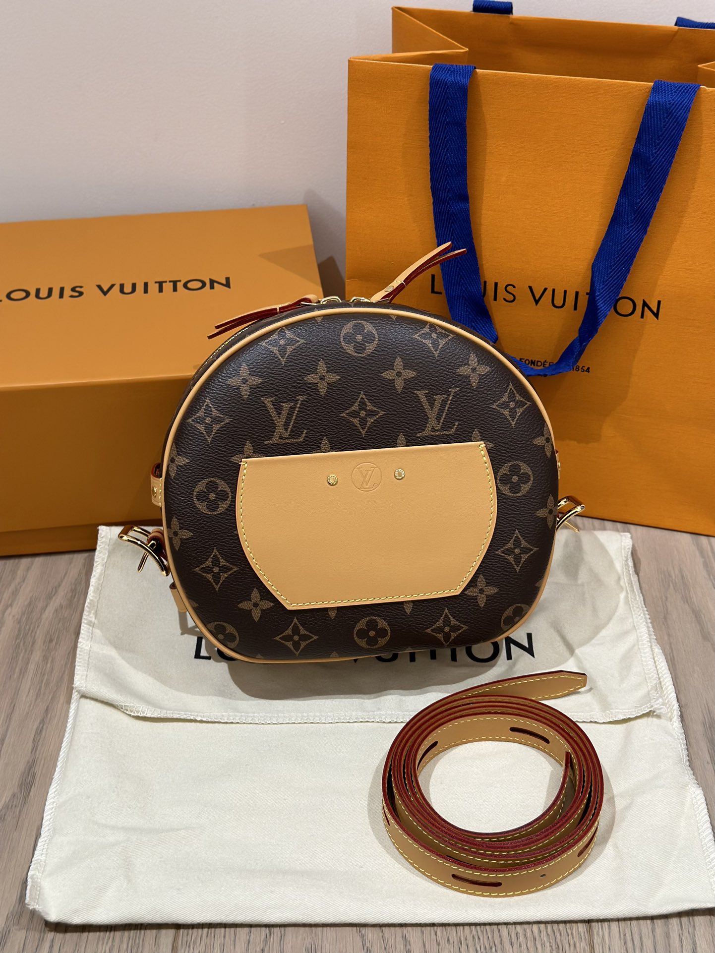 LV Boite Chapeau Souple MM - Replica Luxury Bags™