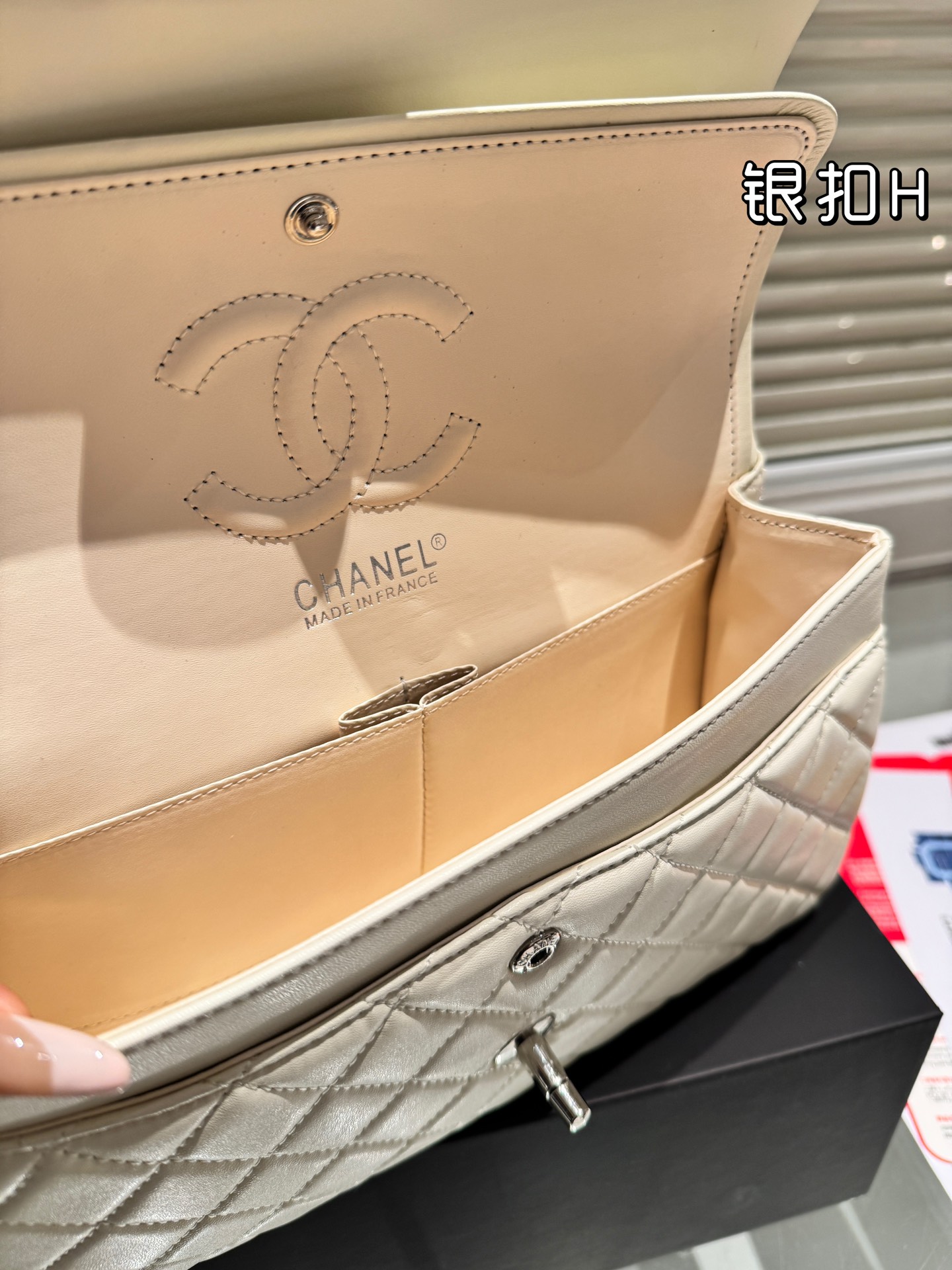 Chanel Classic Flap Hand 26CM Lambskin Silver-Tone Metal in Ivory - Replica Luxury Bags™