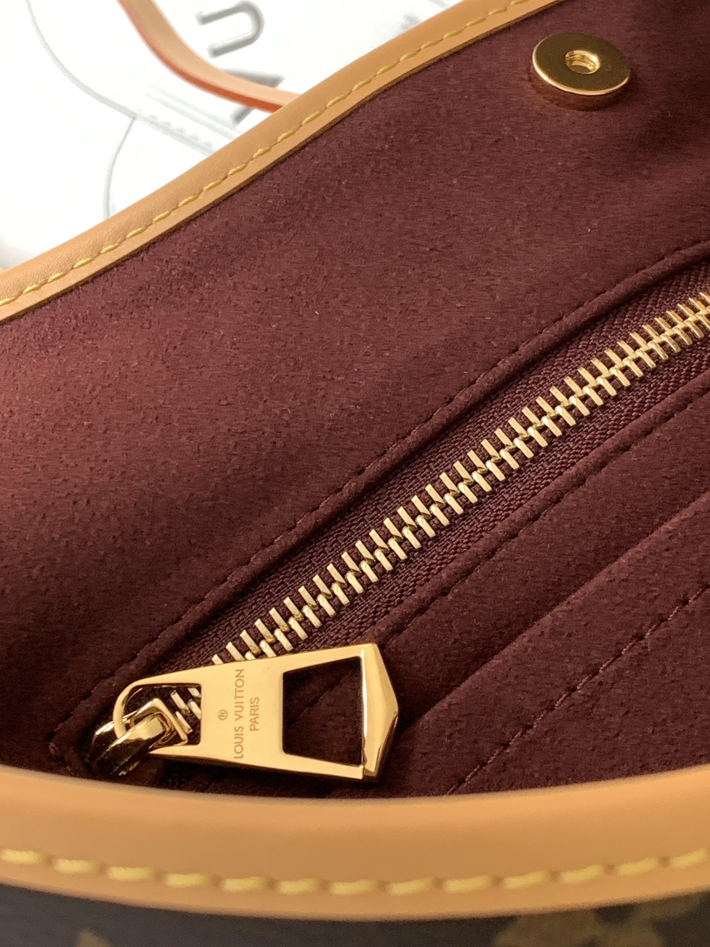 LV CarryAll MM Hand - Large - Replica Luxury Bags™