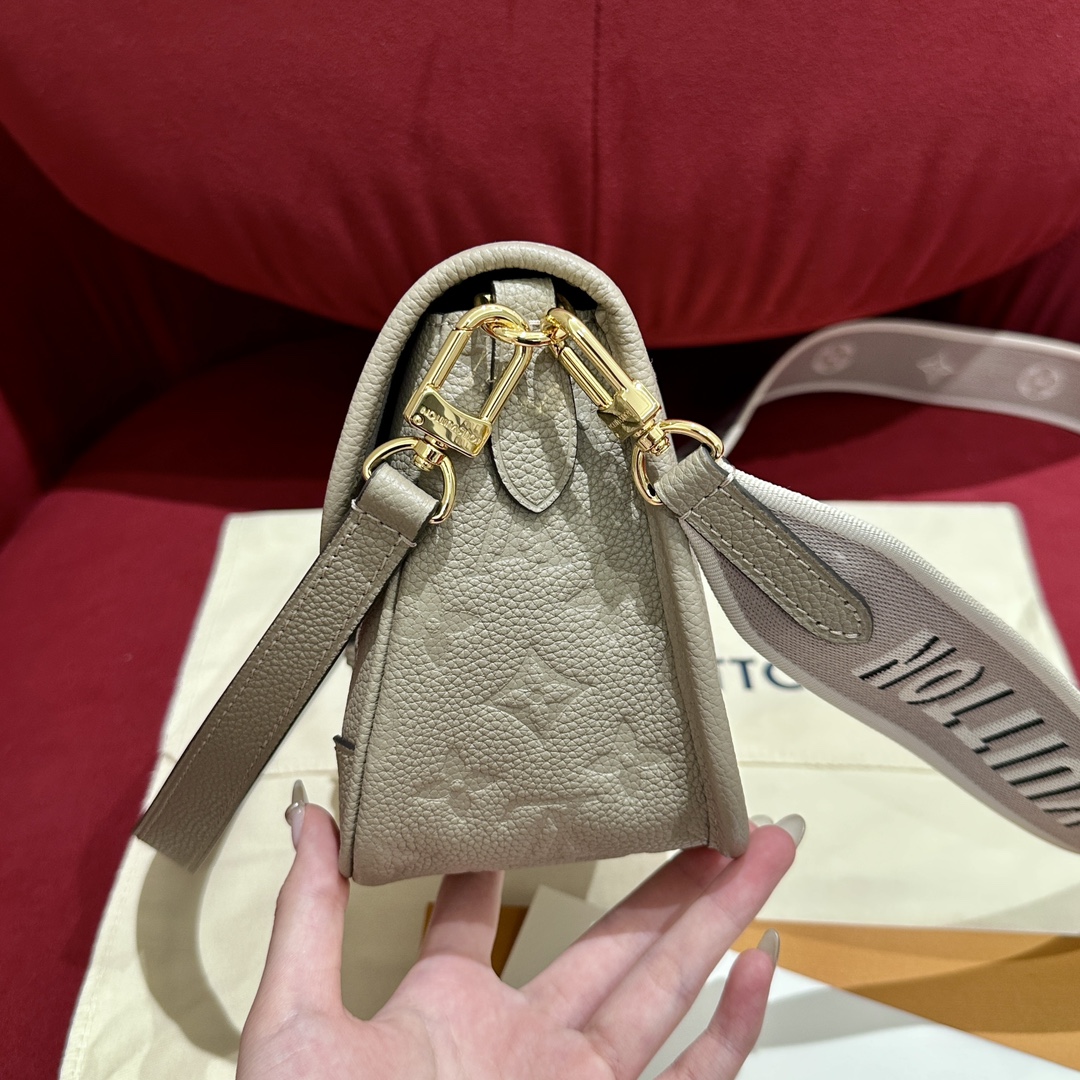 LOUIS VUITTON Diane Crossbody s - Replica Luxury Bags™