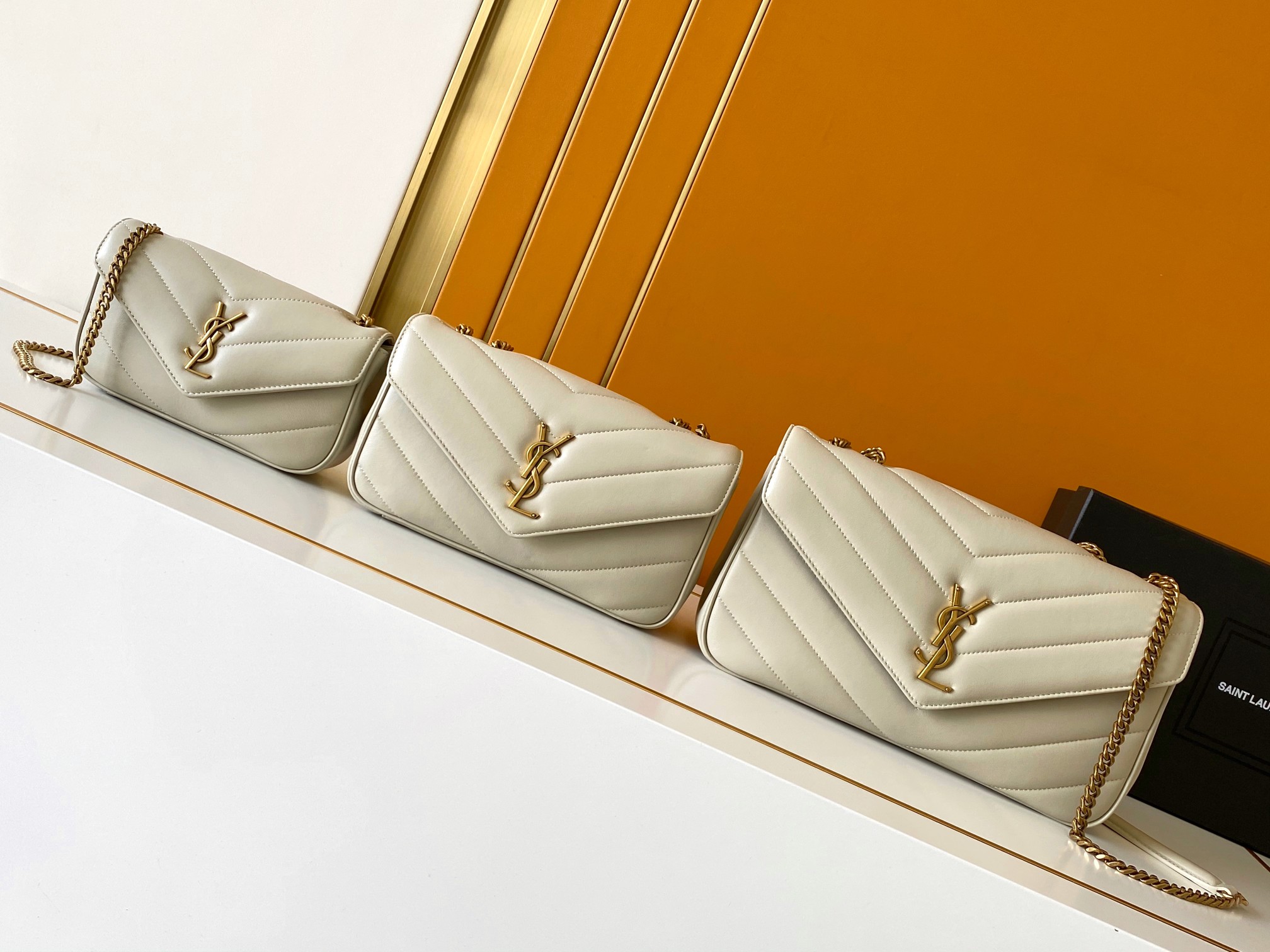 YSL Mini、Small、Medium、Large Loulou  in White Lambskin Leather Gold-Toned Hardware - Replica Luxury Bags™