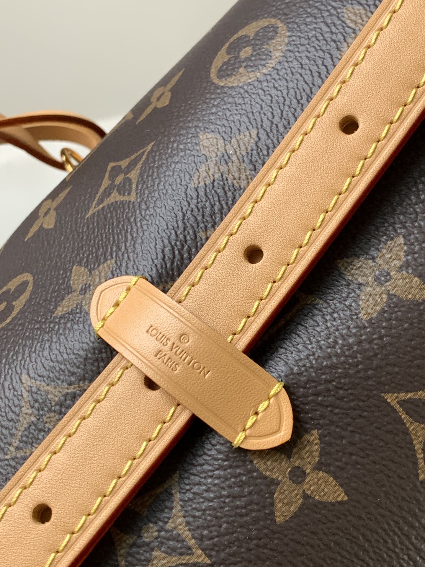 LV CarryAll MM Hand - Large - Replica Luxury Bags™