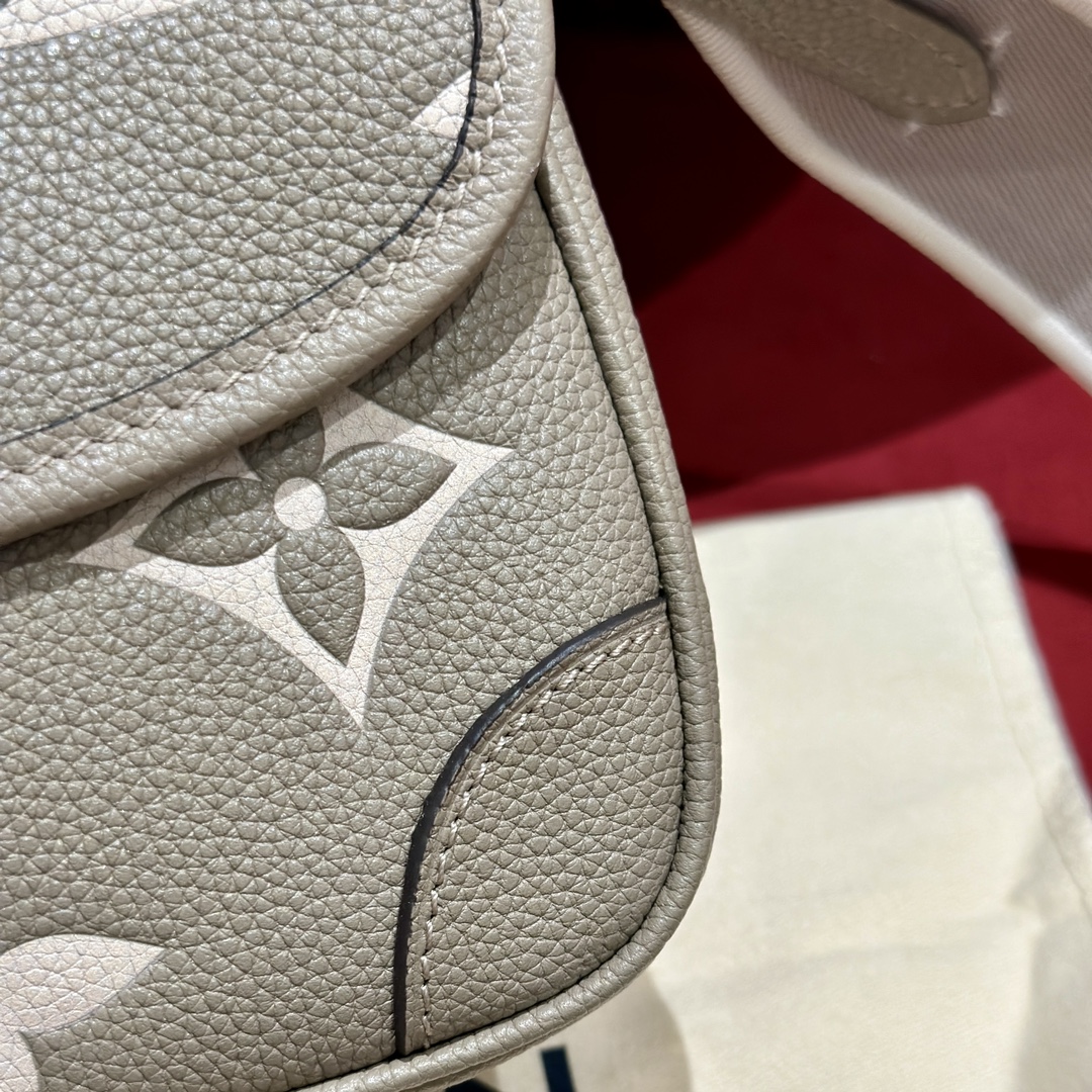 LOUIS VUITTON Diane Crossbody s - Replica Luxury Bags™