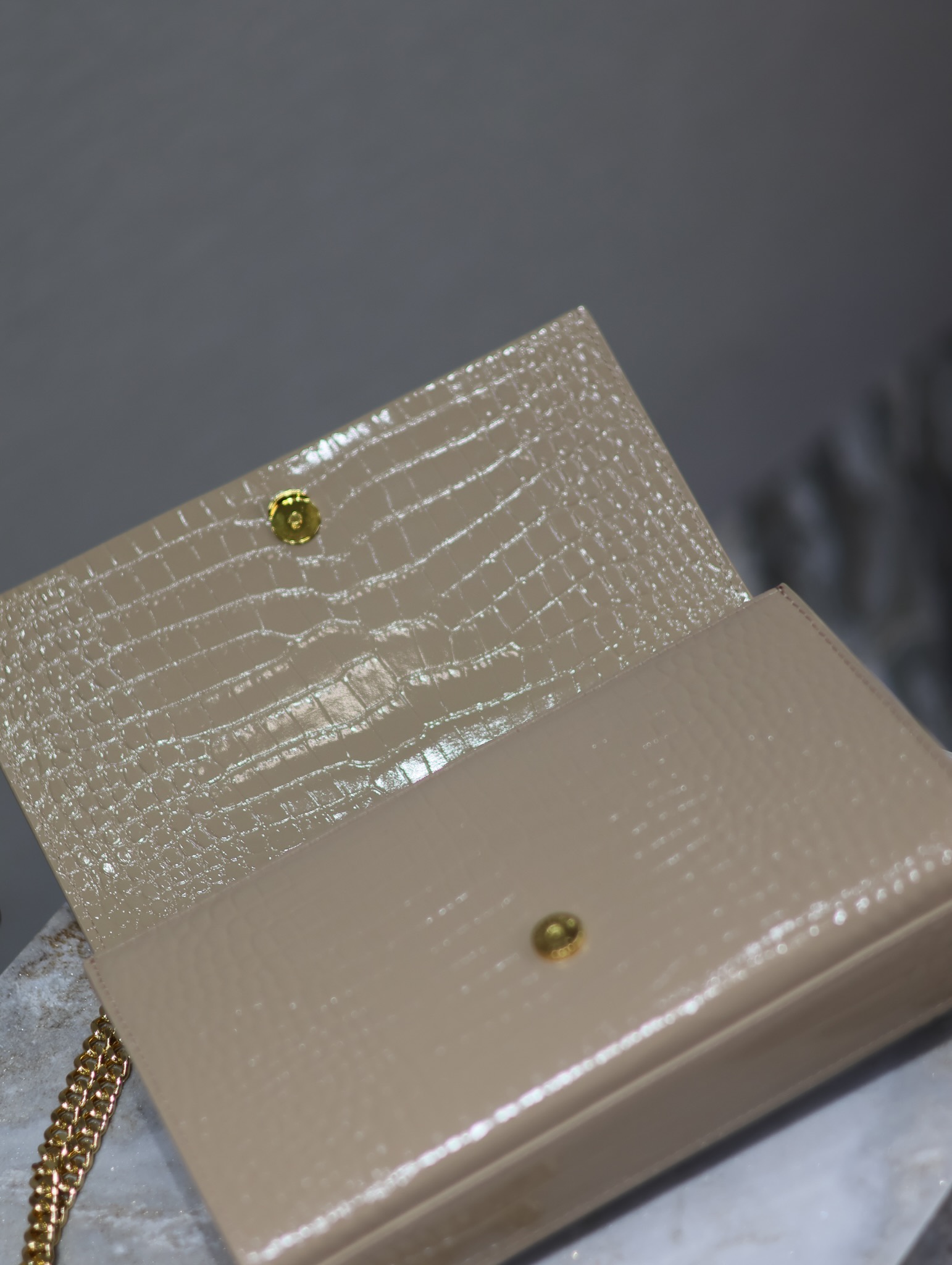 YSL Medium Kate Tassel  in Beige Crocodile Grain Leather - Replica Luxury Bags™