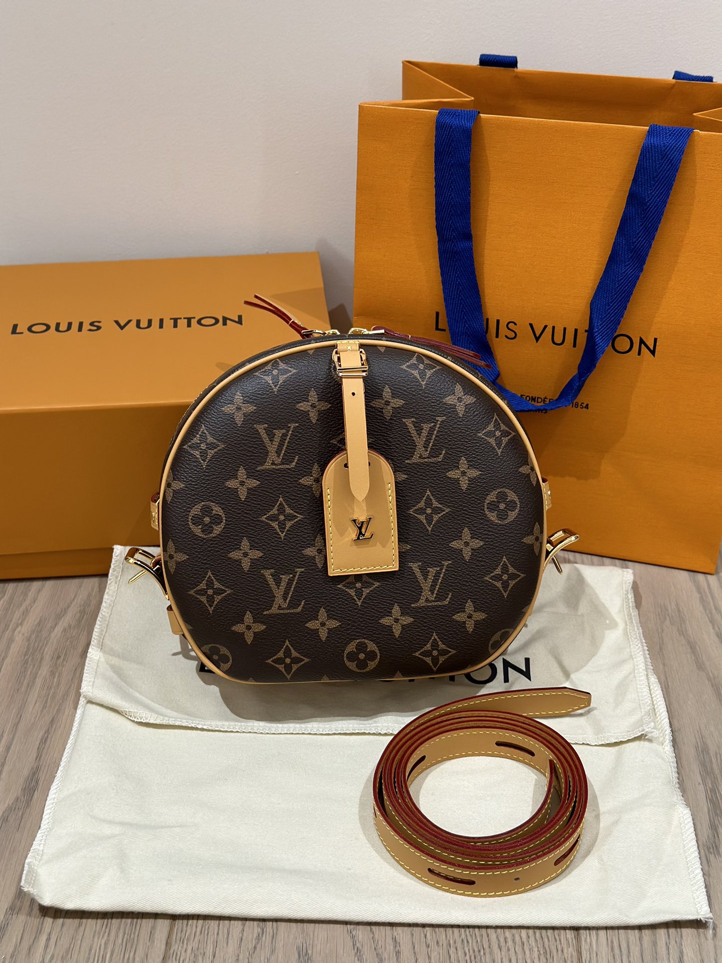 LV Boite Chapeau Souple MM - Replica Luxury Bags™