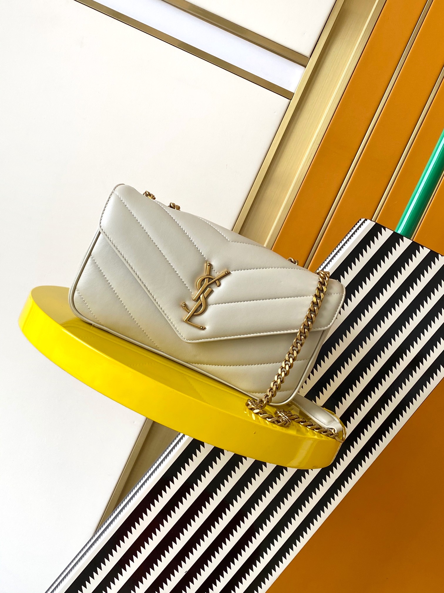 YSL Mini、Small、Medium、Large Loulou  in White Lambskin Leather Gold-Toned Hardware - Replica Luxury Bags™