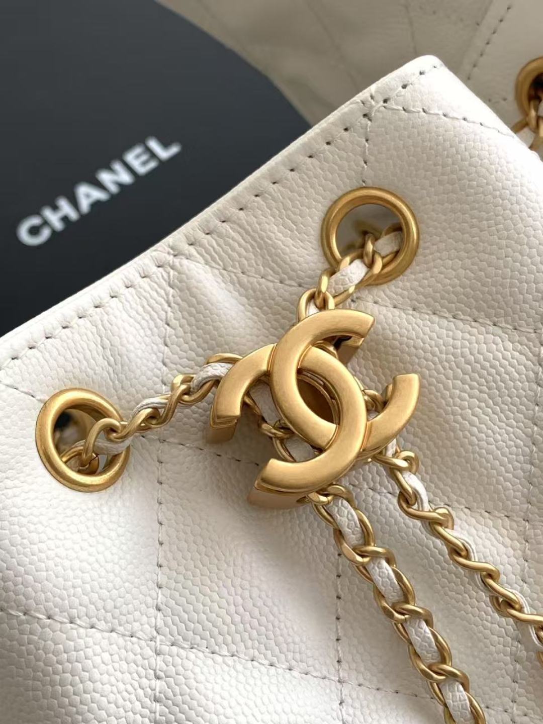 Chanel 25 Hobo  Small Grained Calfskin Gold-Tone Hardware in White - Replica Luxury Bags™
