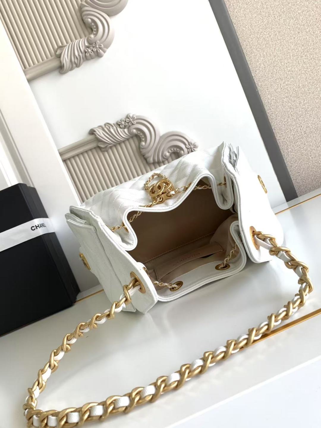 Chanel 25 Hobo  Small Grained Calfskin Gold-Tone Hardware in White - Replica Luxury Bags™