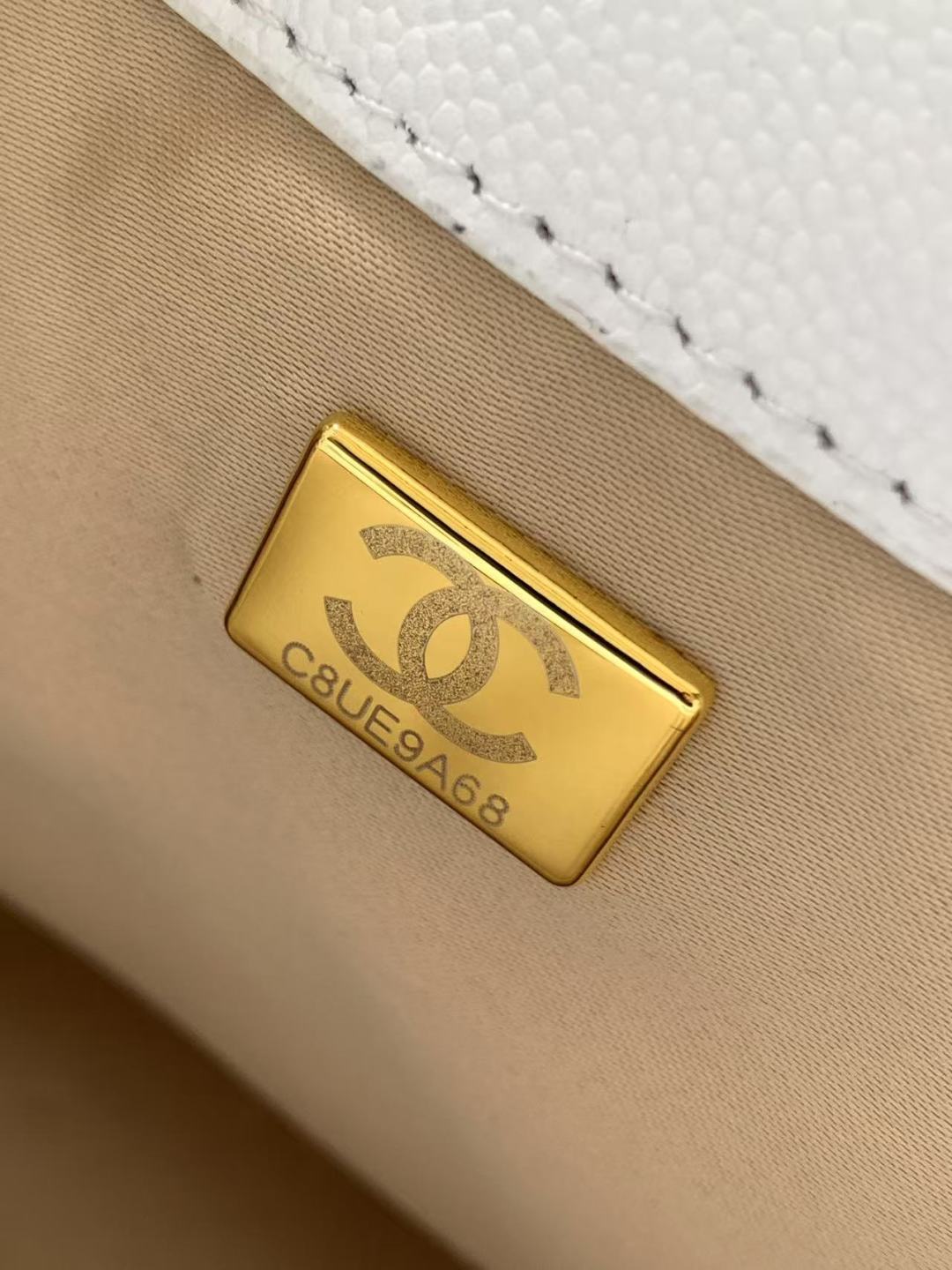 Chanel 25 Hobo  Small Grained Calfskin Gold-Tone Hardware in White - Replica Luxury Bags™