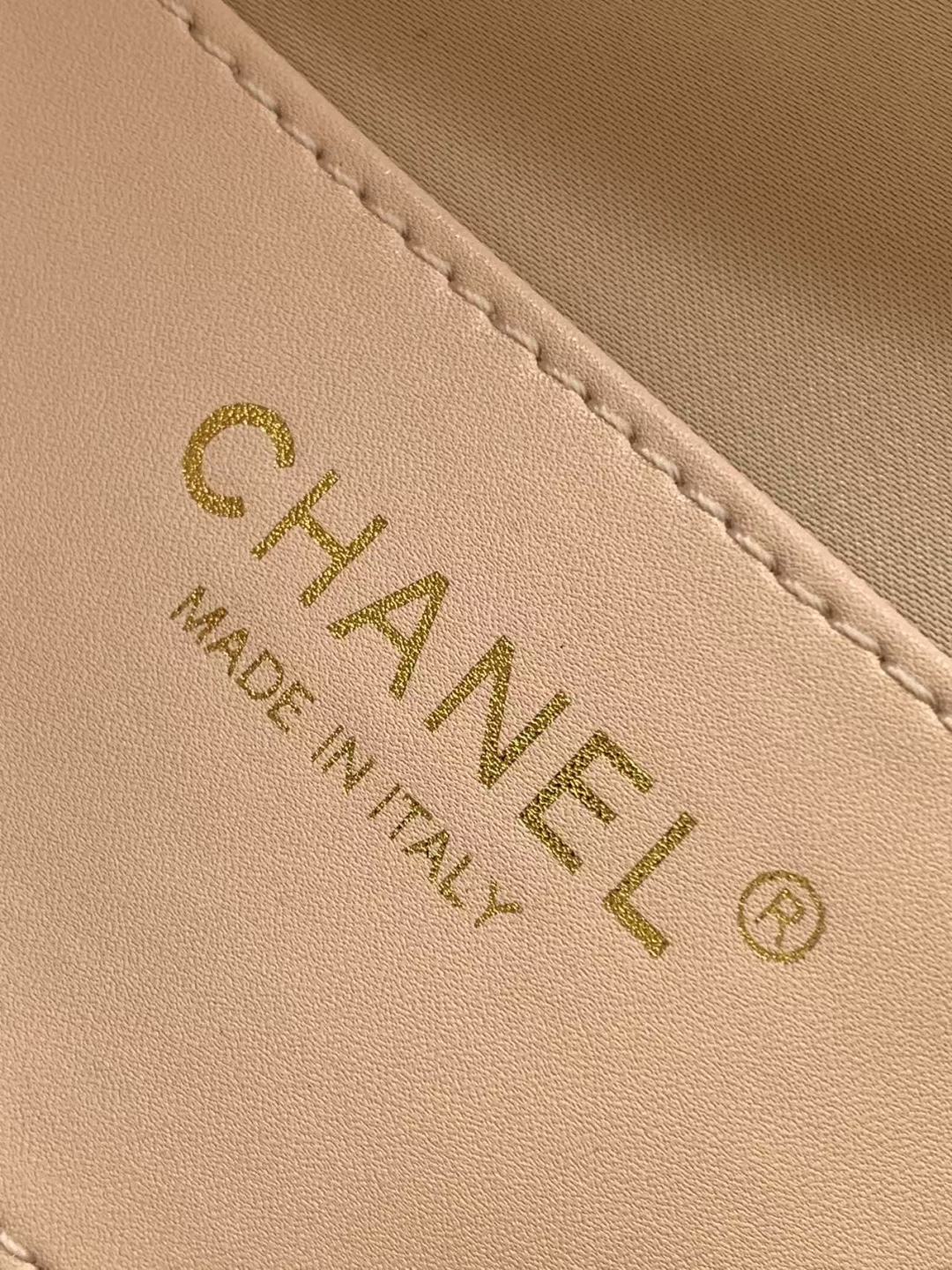 Chanel 25 Hobo  Small Grained Calfskin Gold-Tone Hardware in White - Replica Luxury Bags™
