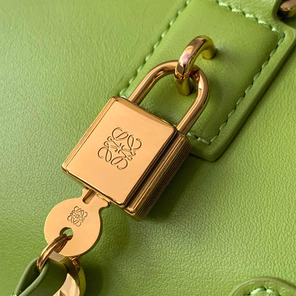 Loewe Amazona 23 Cropped Bag in Nappa Calfskin - Replica Luxury Bags™