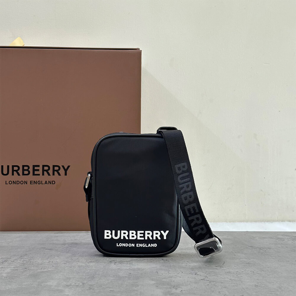 Burberry Vertical Paddy Bag - Replica Luxury Bags™