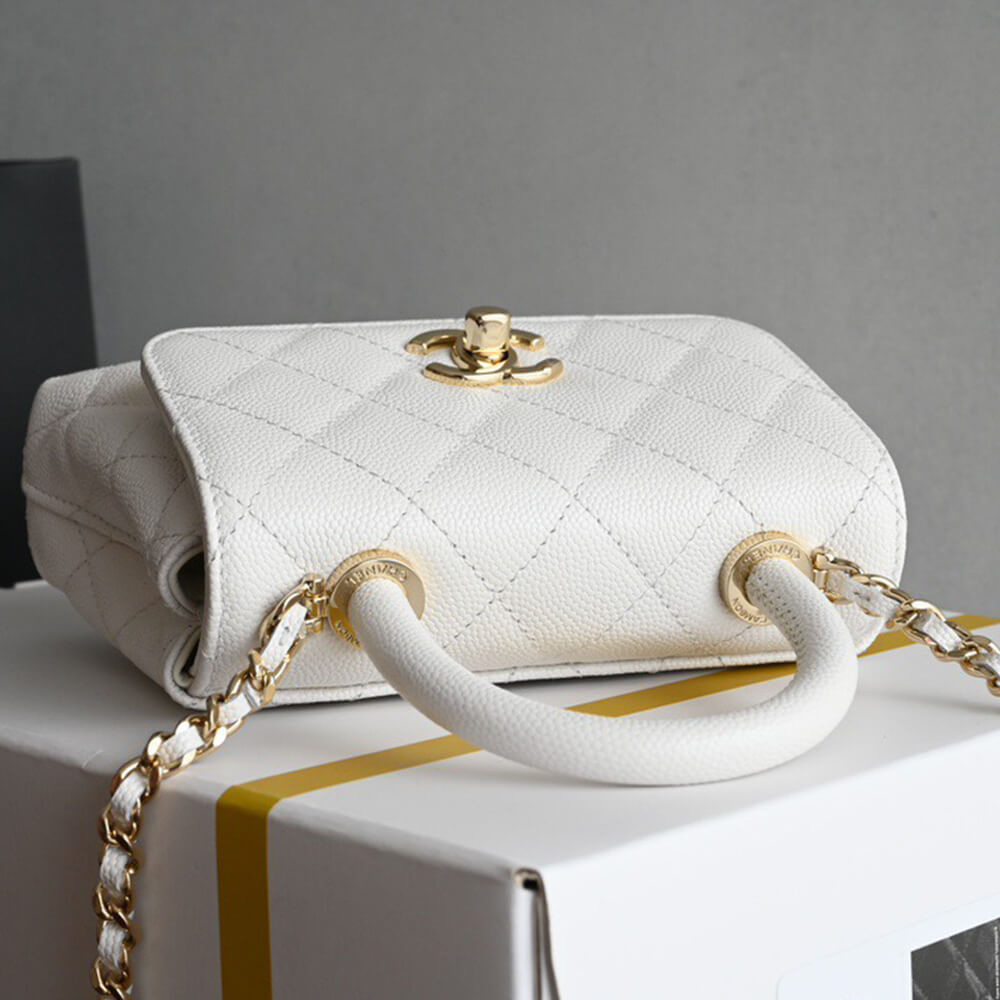 Chanel Clutch Bag with Chain and Top Handle - Replica Luxury Bags™