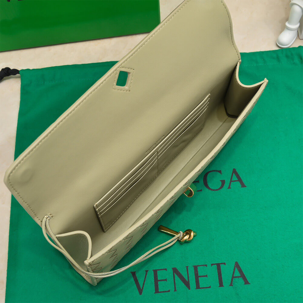 Bottega Veneta Andiamo Clutch Bag - Replica Luxury Bags™