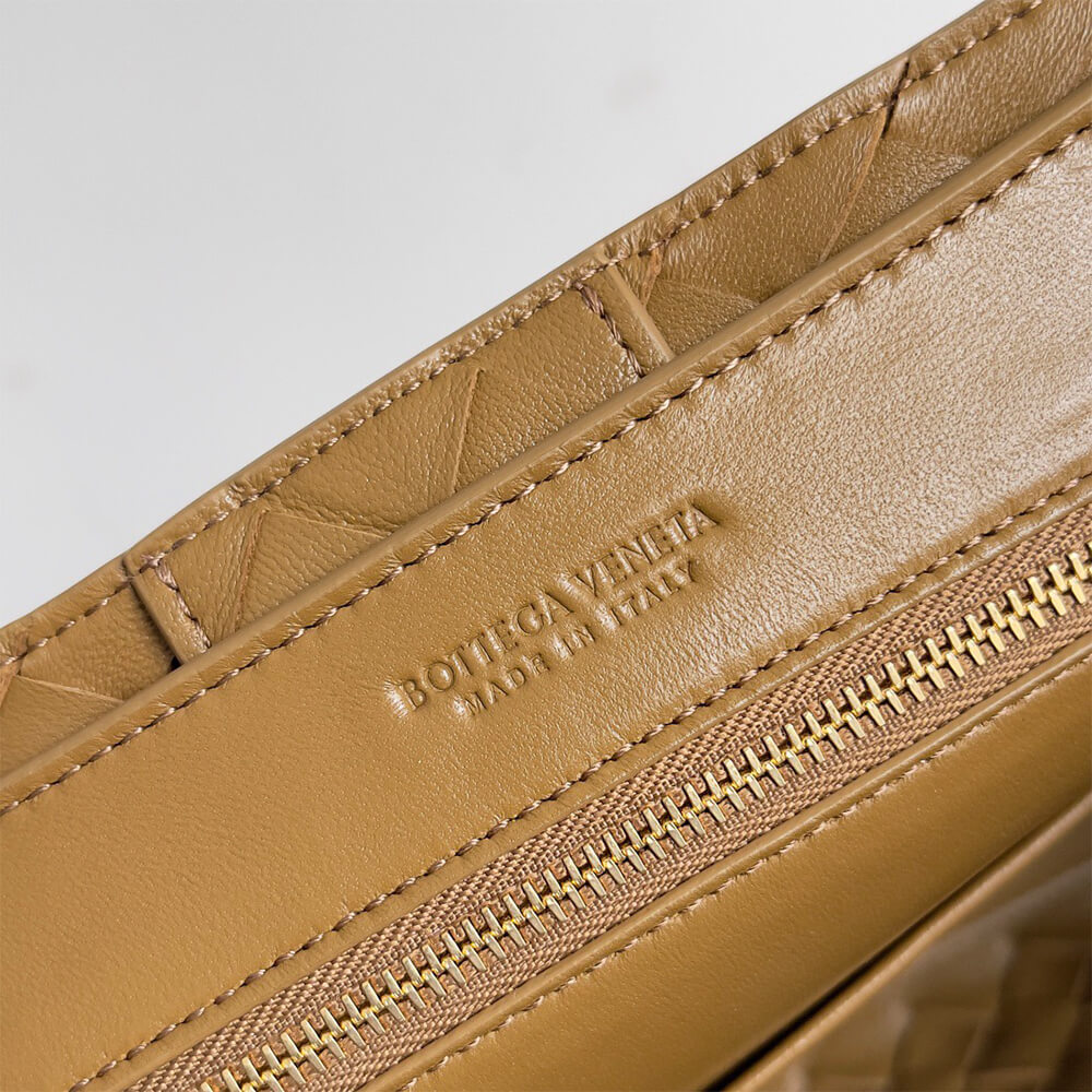 Bottega Veneta Small Andiamo Bag - Replica Luxury Bags™