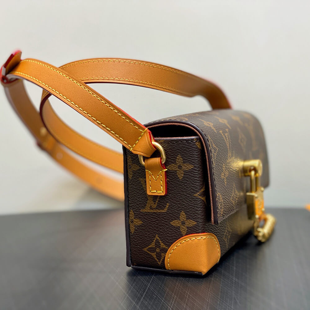 LV Steamer Wearable Wallet Bag - Replica Luxury Bags™