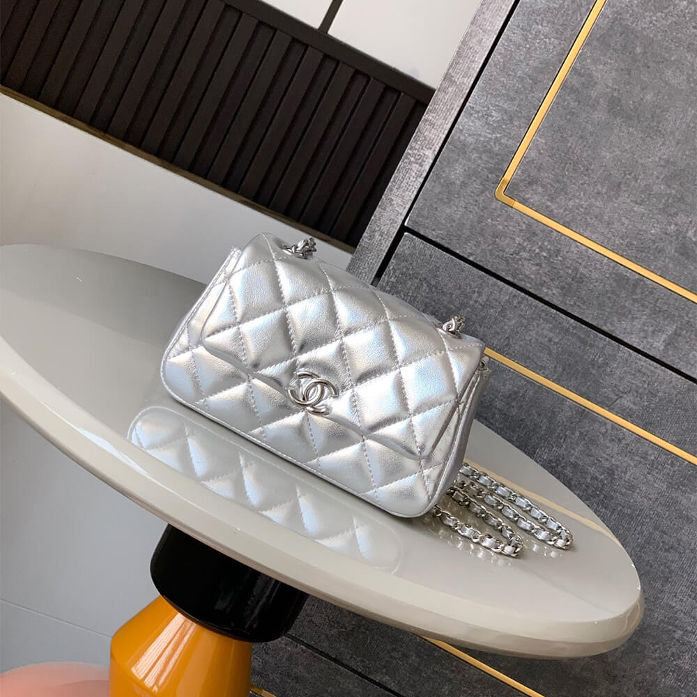 Chanel Clutch Bag with Chain - Replica Luxury Bags™