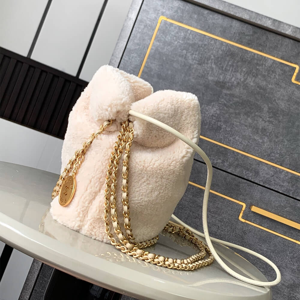 Chanel 22 Mini Handbag - Replica Luxury Bags™