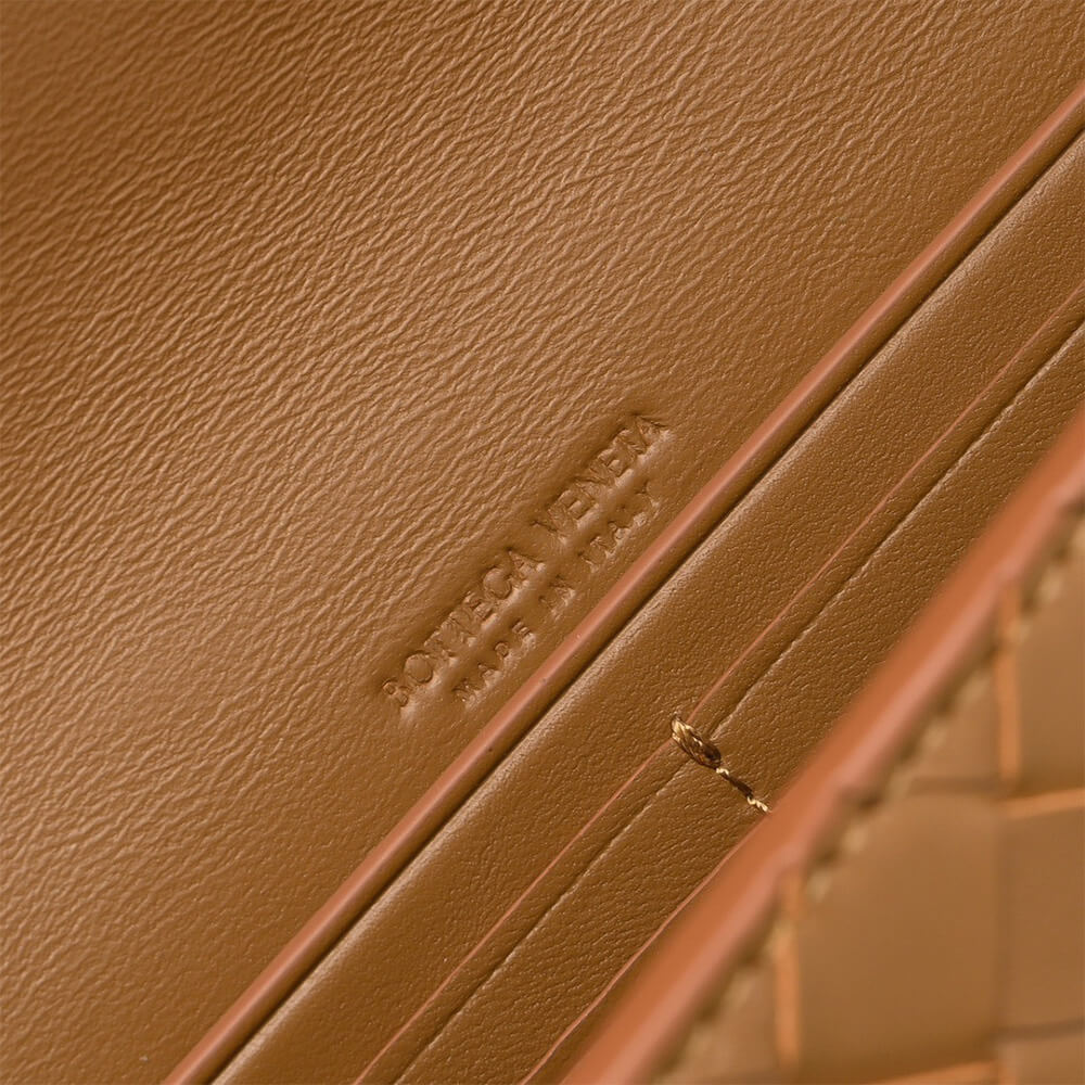 Bottega Veneta Andiamo Clutch Bag - Replica Luxury Bags™