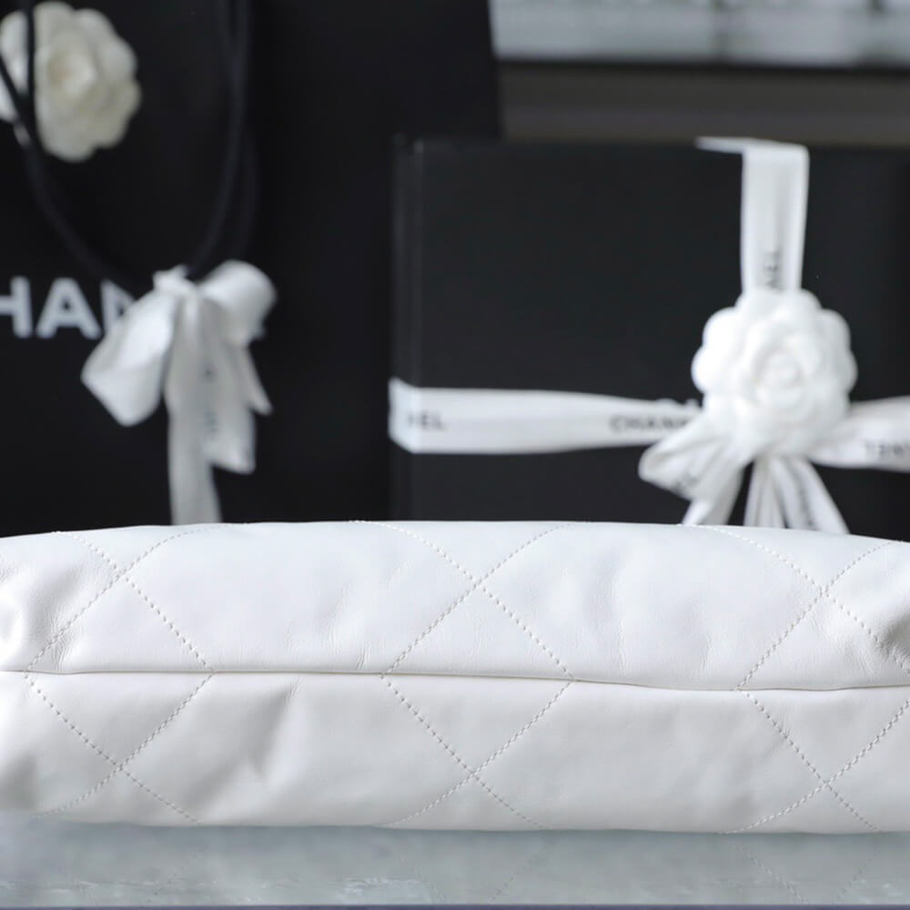 Chanel 22 Small Handbag - Replica Luxury Bags™