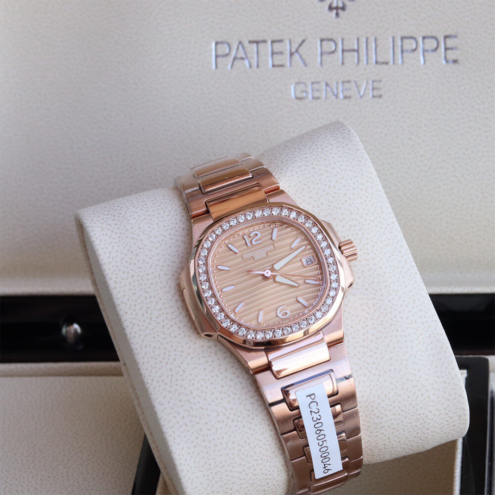 Patek Philippe Nautilus 7010/1R - Replica Luxury Bags™