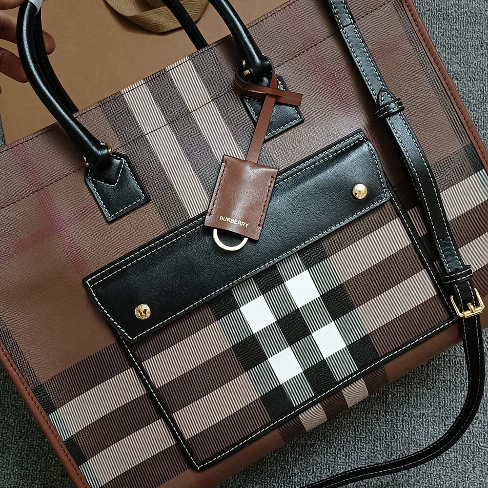 Burberry Medium Freya Tote Bag - Replica Luxury Bags™