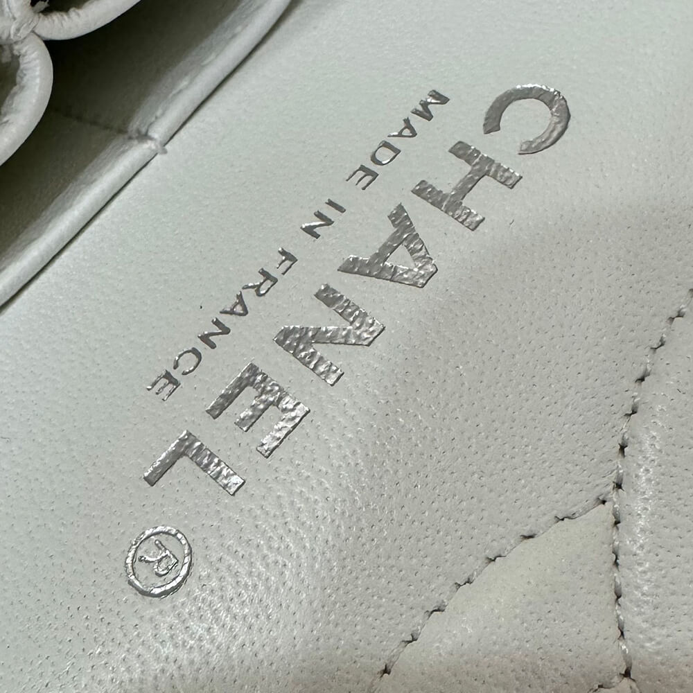 Chanel Classic Flap Handbag - Replica Luxury Bags™