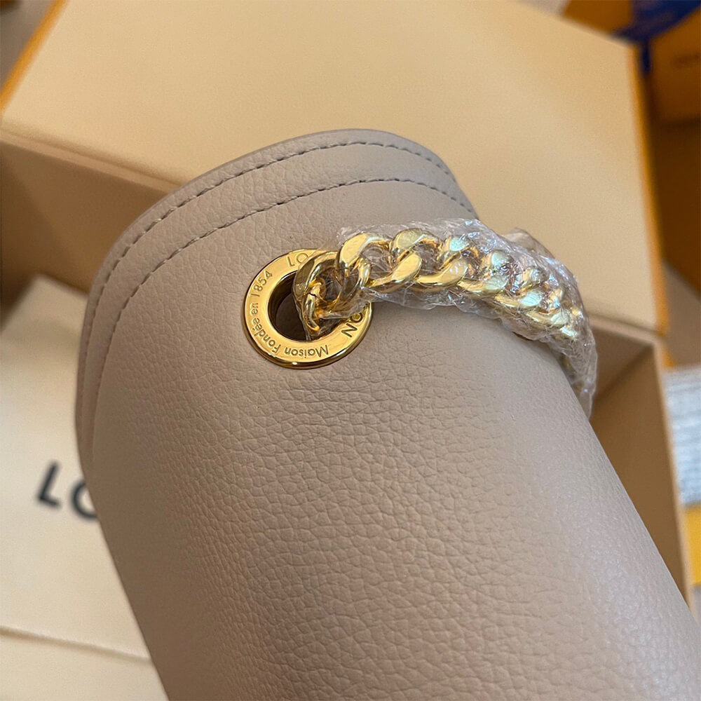 LV LockMe Chain Bag East West - Replica Luxury Bags™