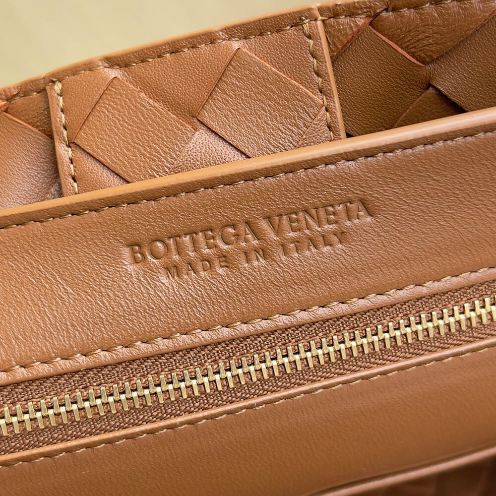 Bottega Veneta Medium Andiamo Bag - Replica Luxury Bags™