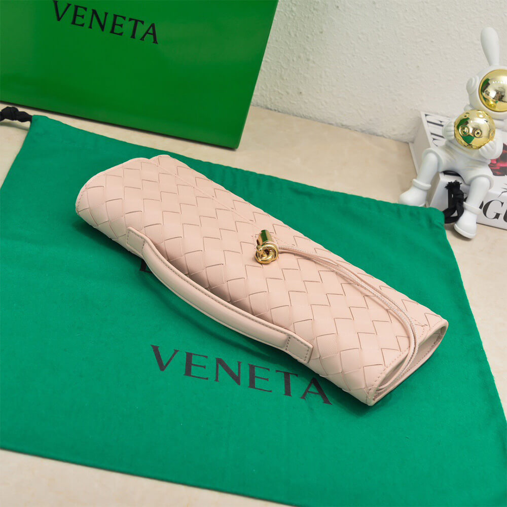 Bottega Veneta Andiamo Clutch Bag - Replica Luxury Bags™
