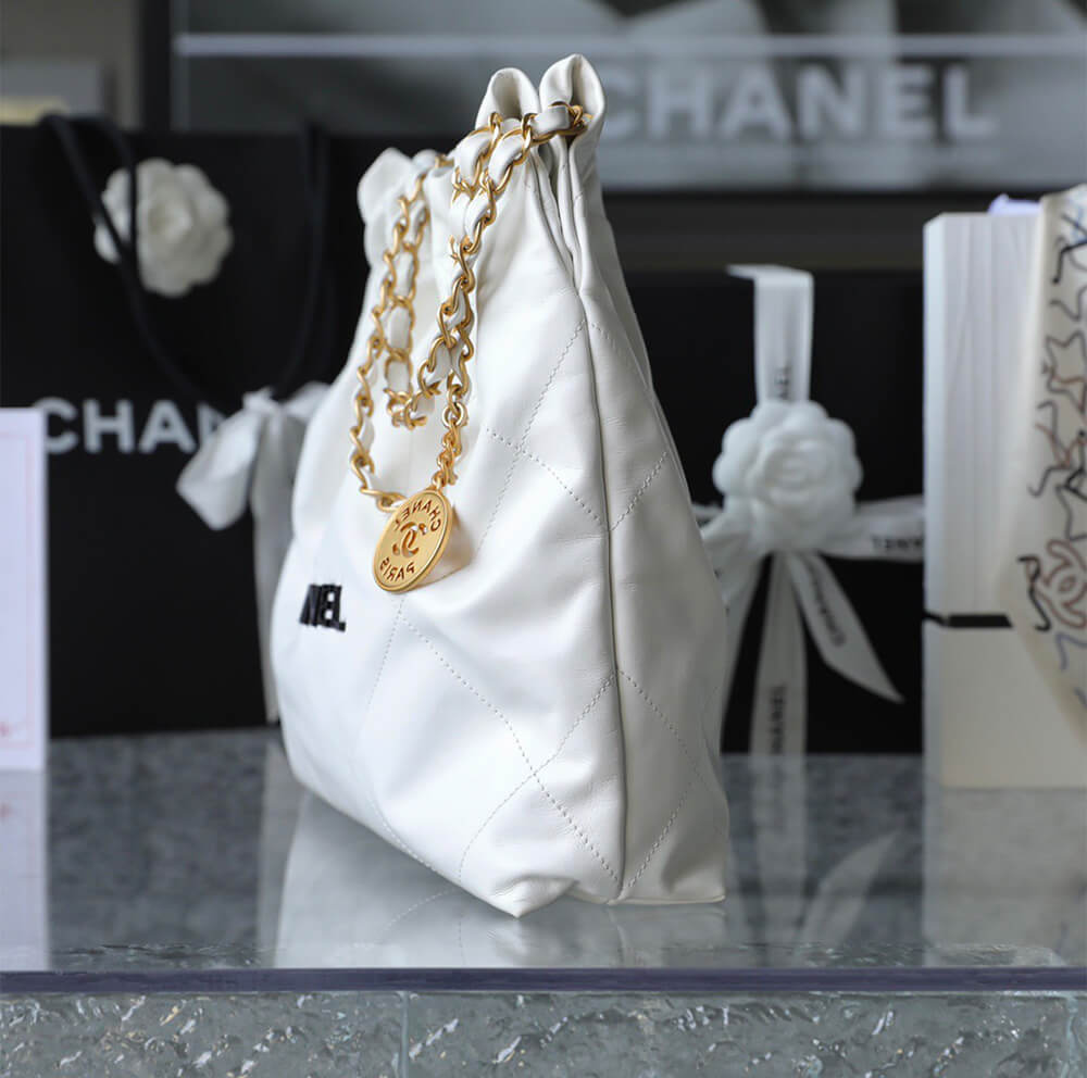 Chanel 22 Small Handbag - Replica Luxury Bags™