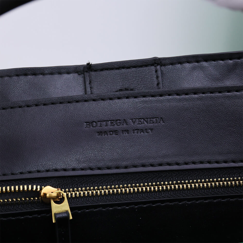 Bottega Veneta Medium Andiamo Bag - Replica Luxury Bags™
