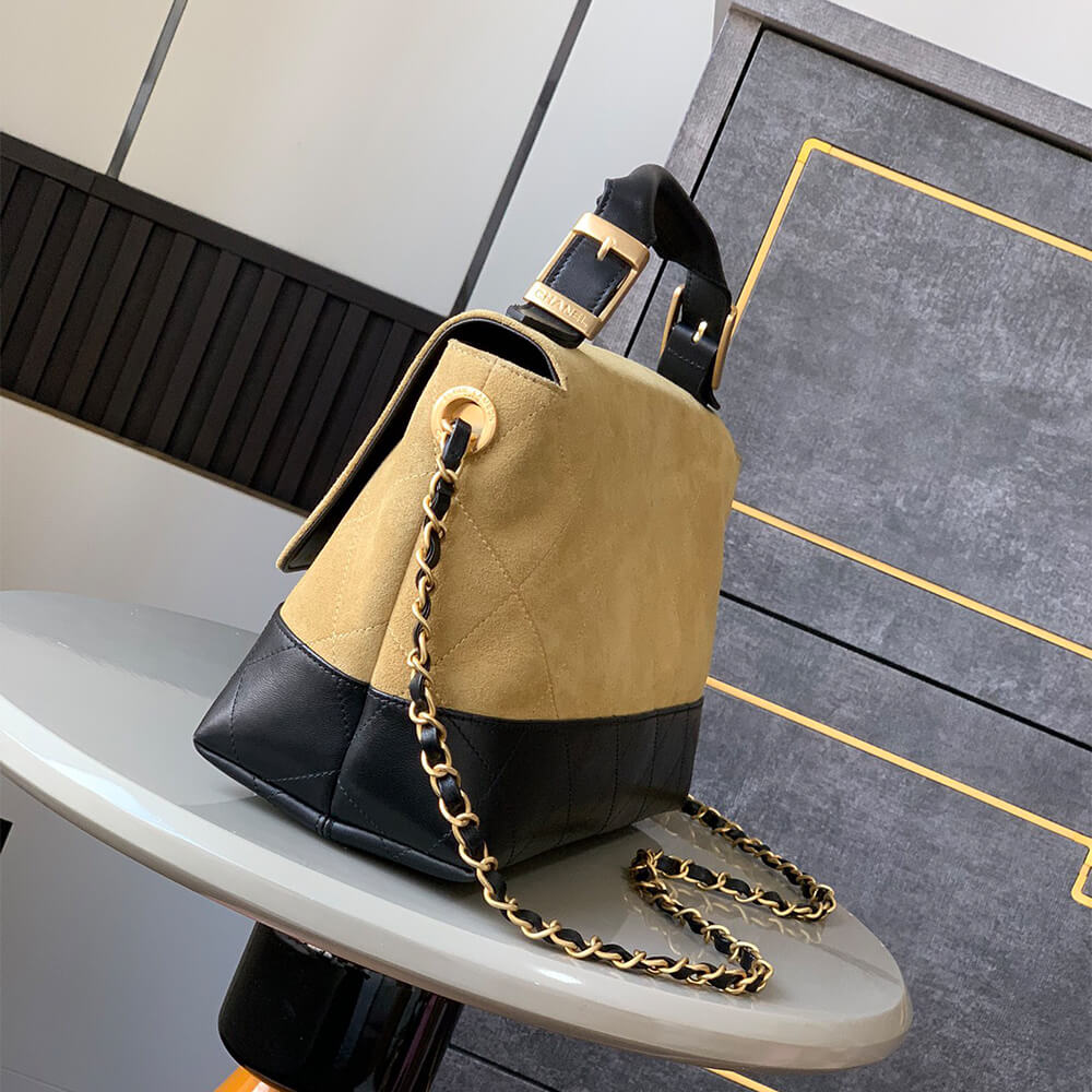 Chanel Bag on 25 Fashion Show - Replica Luxury Bags™