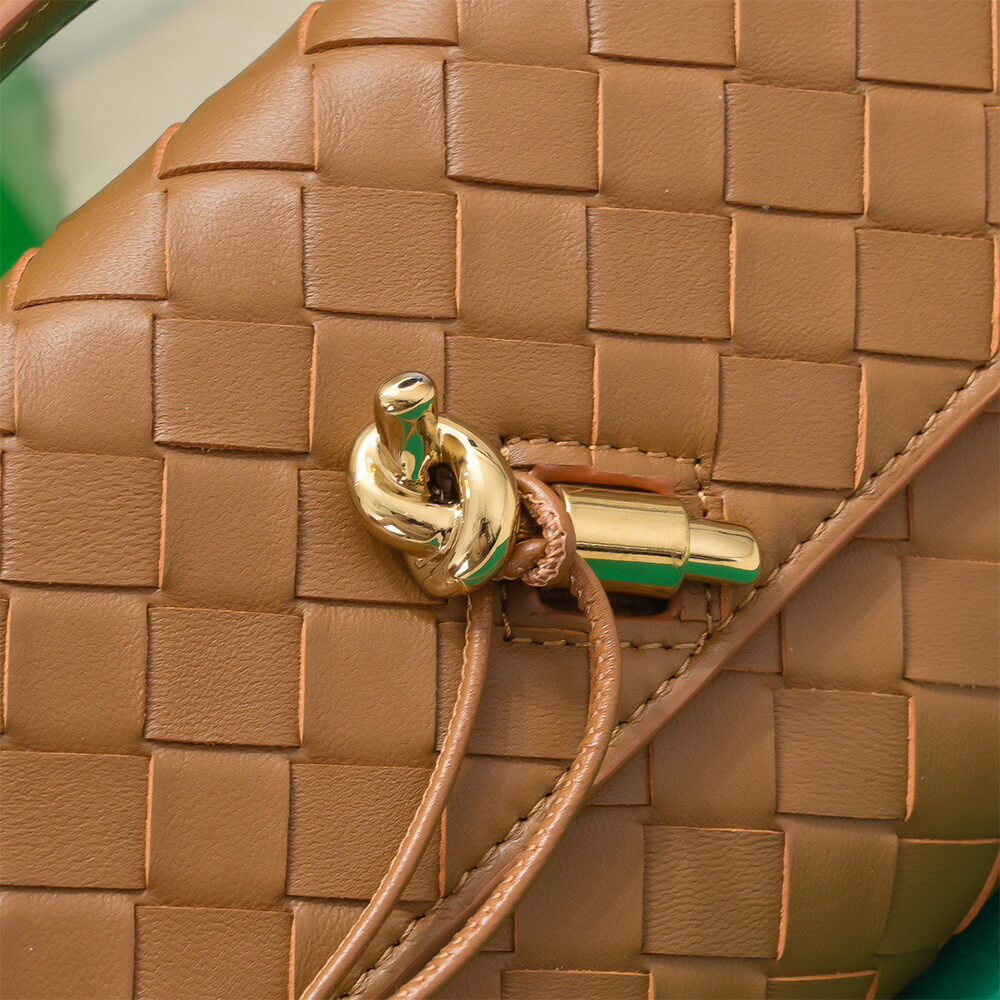 Bottega Veneta Andiamo Clutch Bag - Replica Luxury Bags™