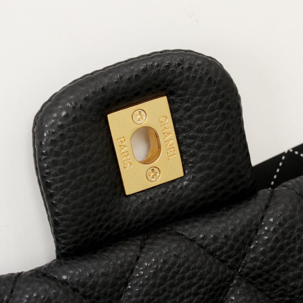Chanel Travel Flap Bag Black - Replica Luxury Bags™