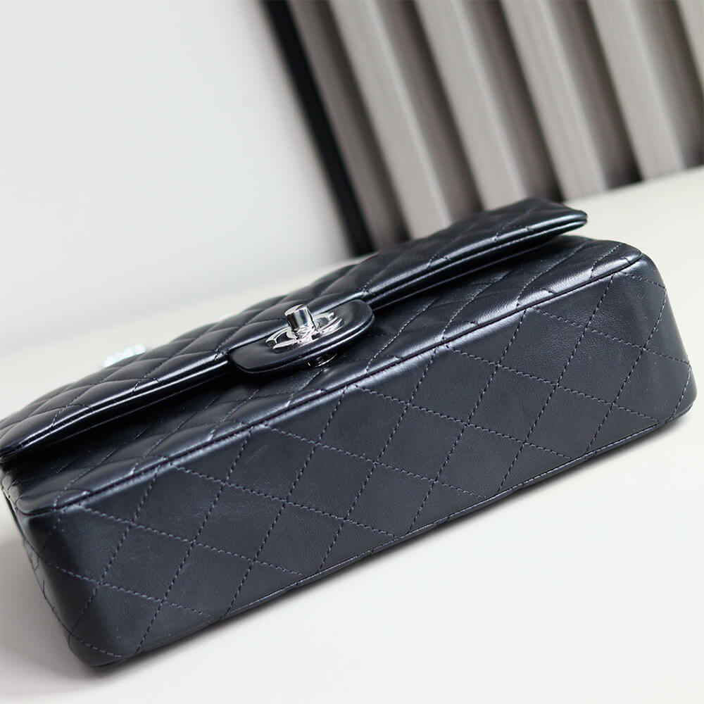 Chanel Classic Flap Handbag - Replica Luxury Bags™