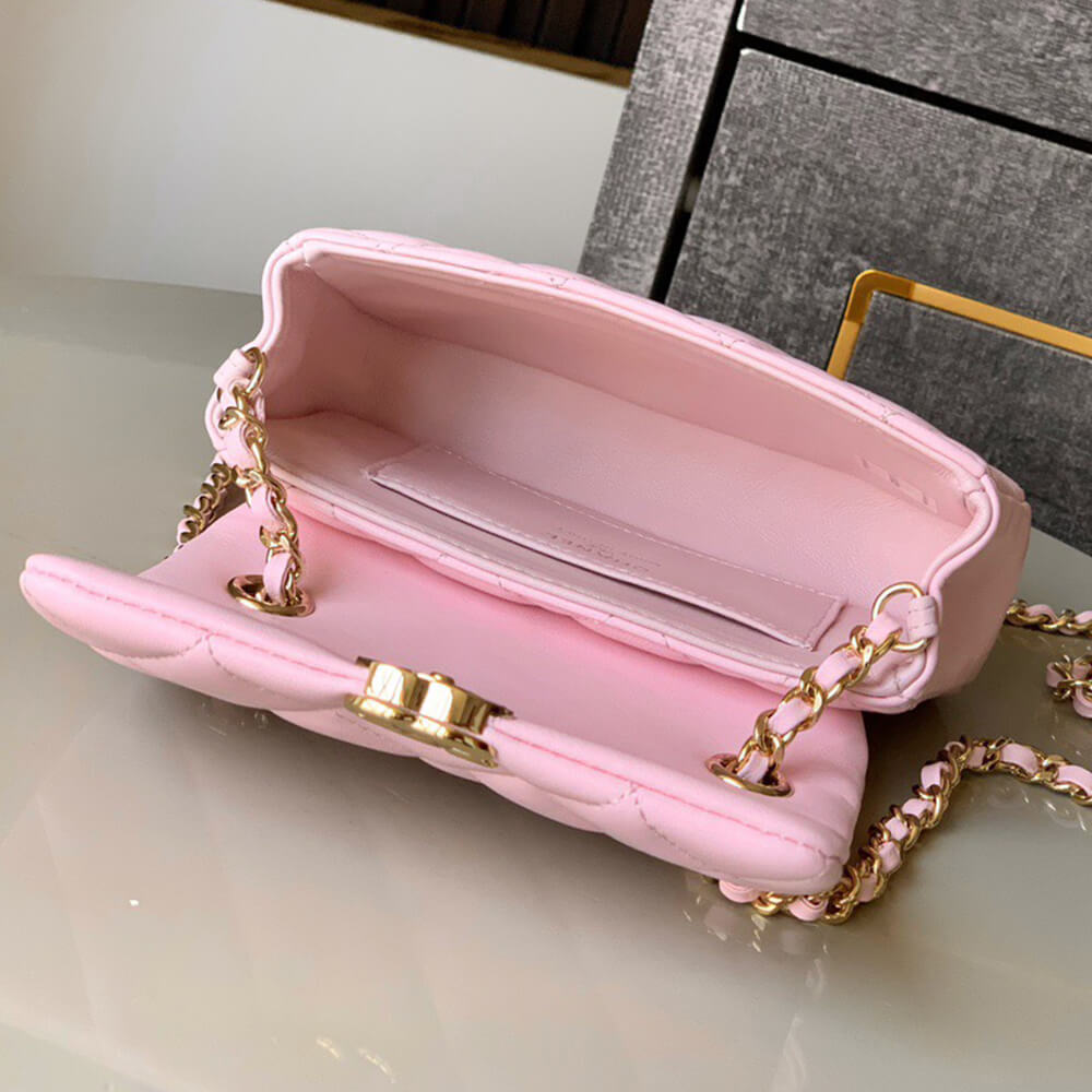 Chanel Clutch Bag in Pink with Chain - Replica Luxury Bags™