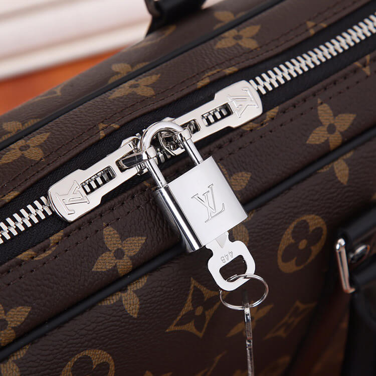LV Porte-Documents Voyage PM Bag - Replica Luxury Bags™