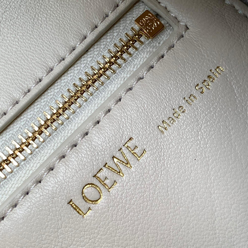 Loewe Small Squeeze bag in nappa lambskin - Replica Luxury Bags™