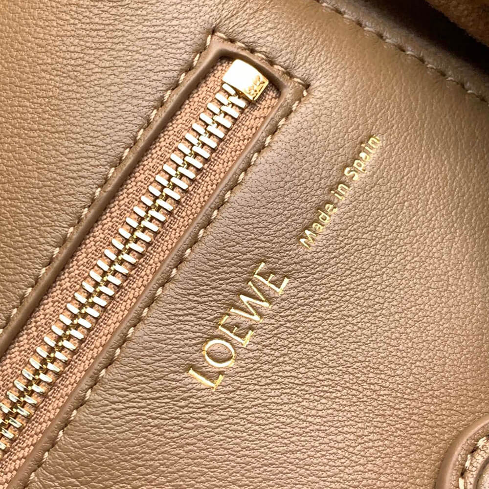 Loewe Medium Squeeze Bag in Nappa Lambskin - Replica Luxury Bags™