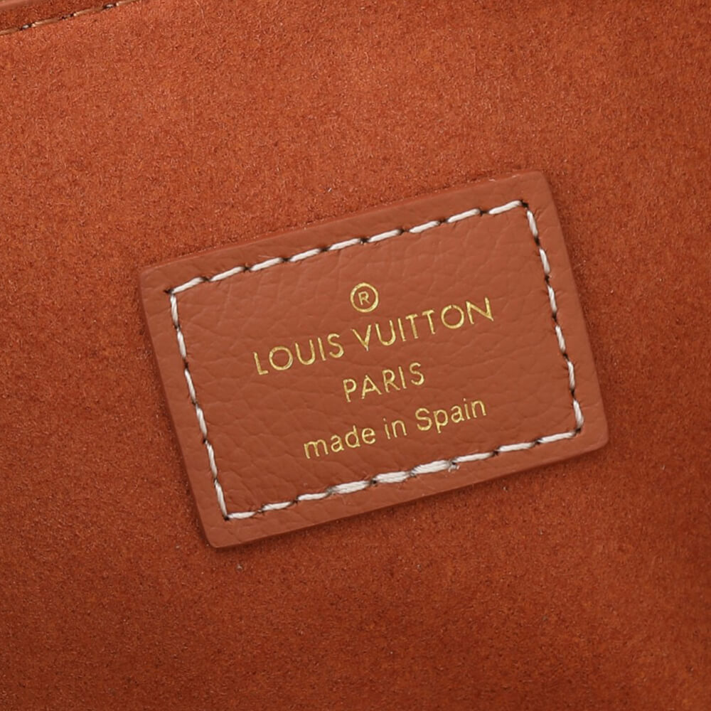 LV Low Key Bumbag - Replica Luxury Bags™