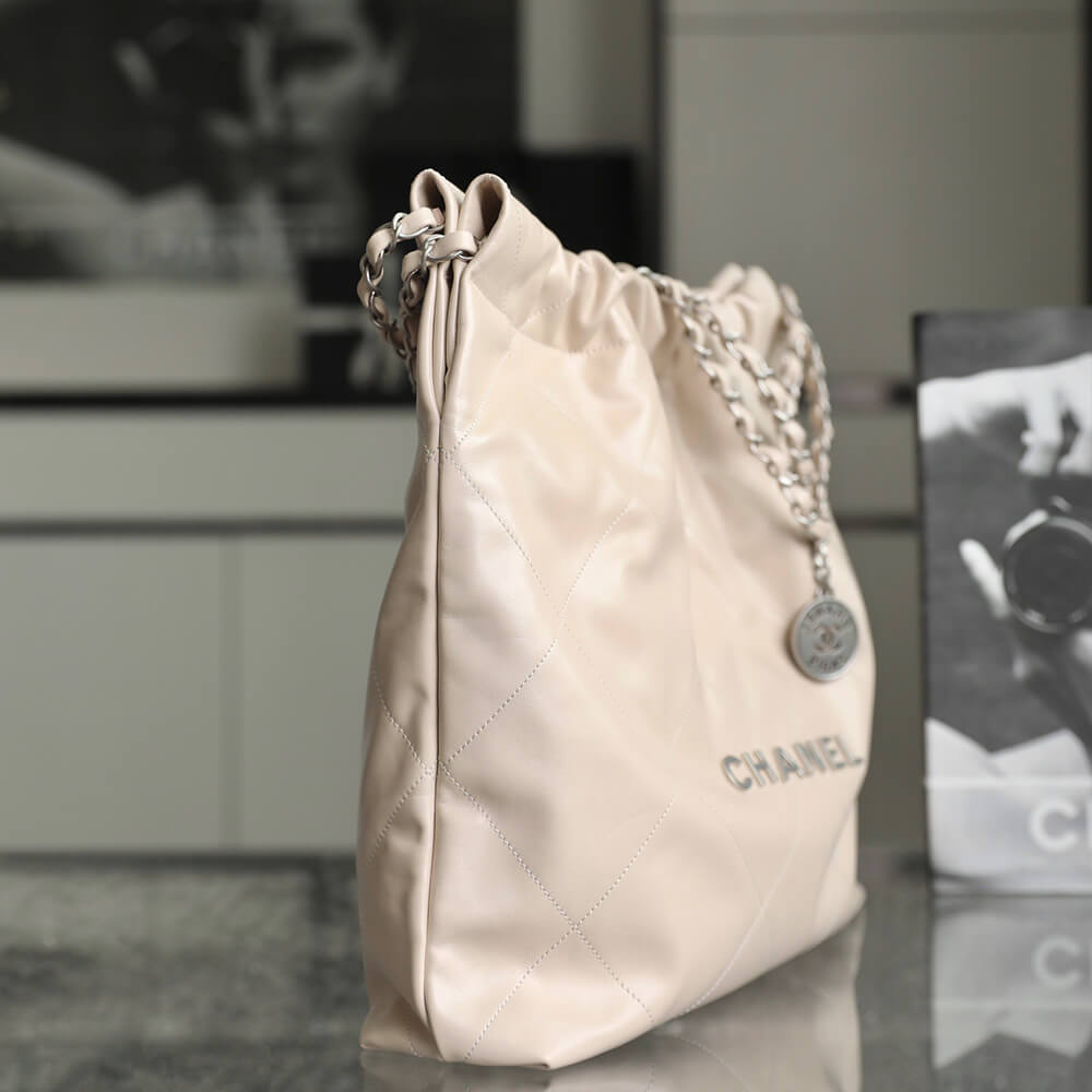 Chanel 22 Handbag - Replica Luxury Bags™
