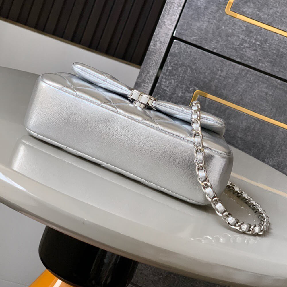 Chanel Clutch Bag with Chain - Replica Luxury Bags™