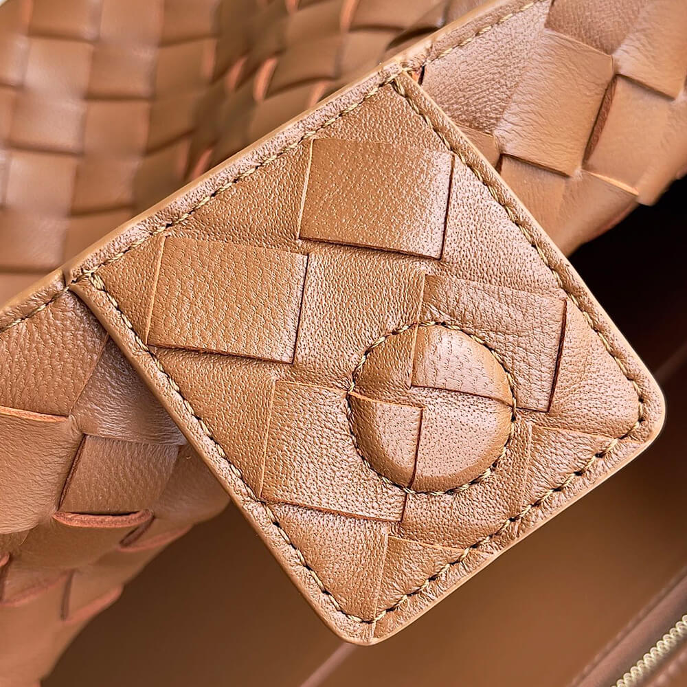 Bottega Veneta Medium Andiamo Bag - Replica Luxury Bags™