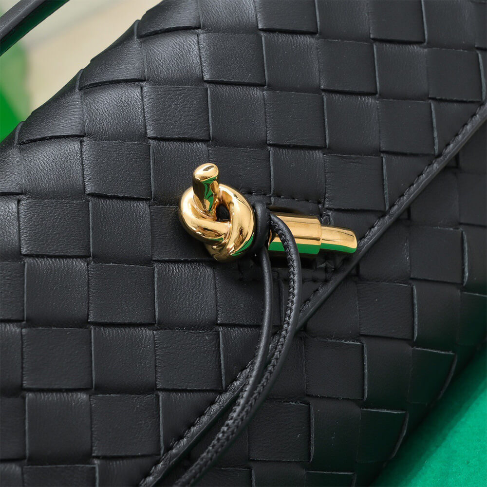 Bottega Veneta Andiamo Clutch Bag - Replica Luxury Bags™