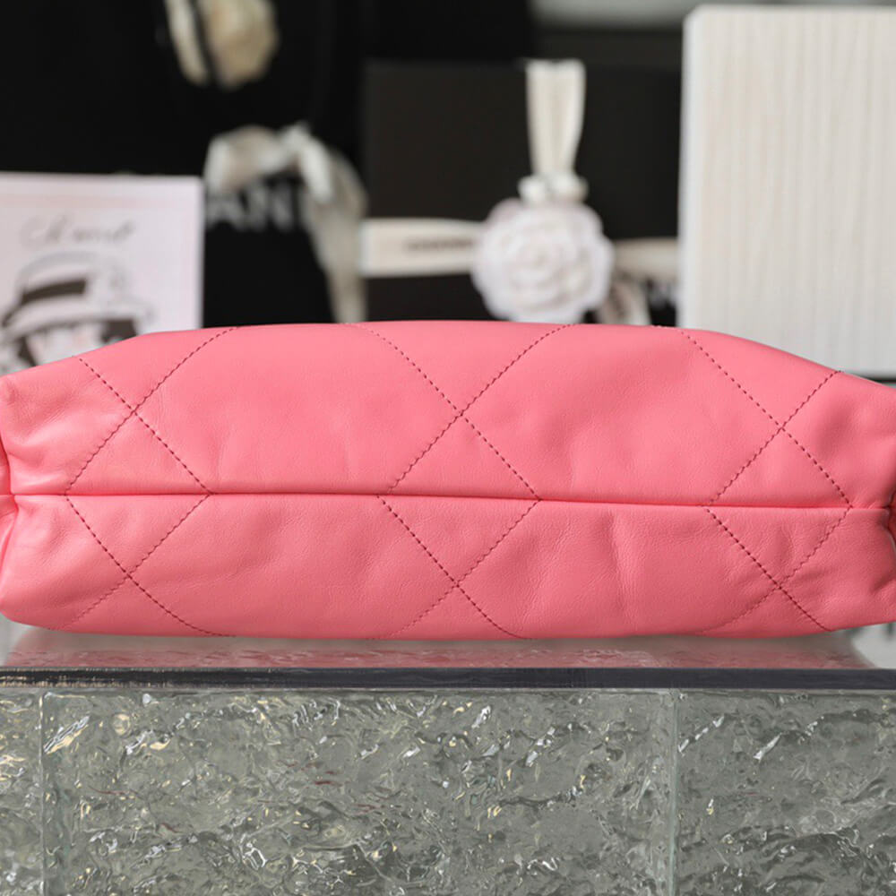 Chanel 22 Small Handbag - Replica Luxury Bags™