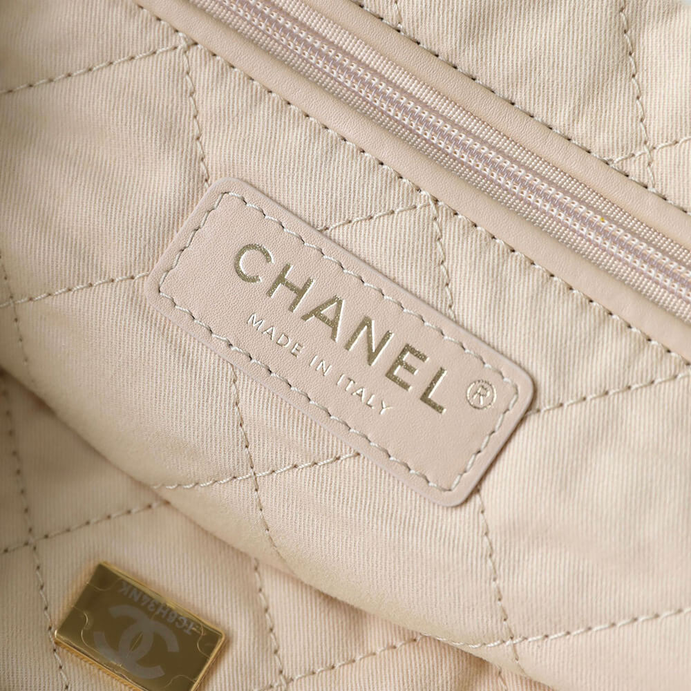 Chanel 22 Small Handbag - Replica Luxury Bags™