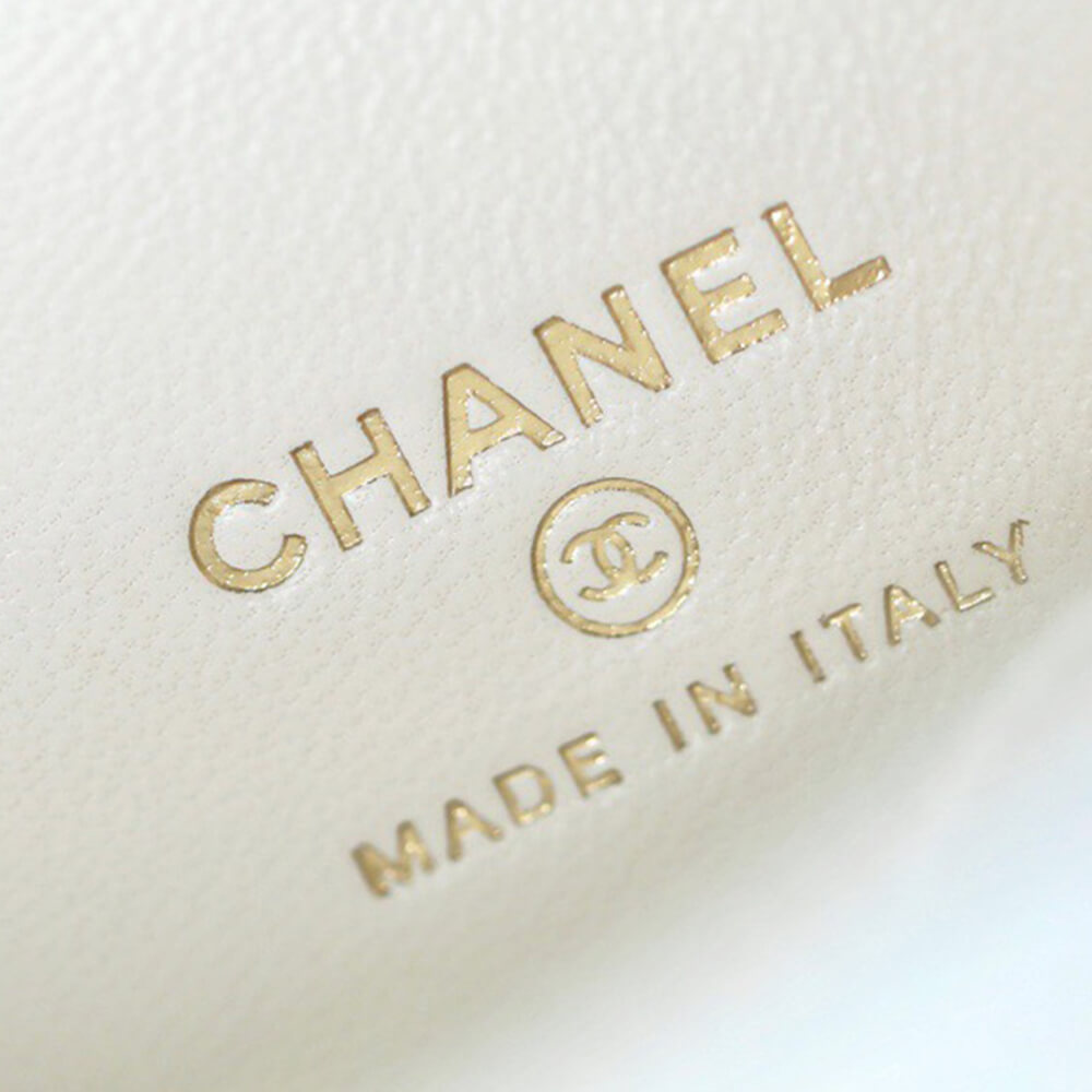 Chanel Quilted Heart Crush Mini Vanity with Chain Bag - Replica Luxury Bags™