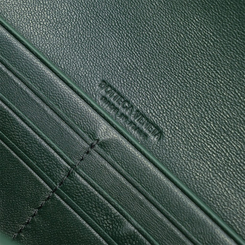 Bottega Veneta Andiamo Clutch Bag - Replica Luxury Bags™